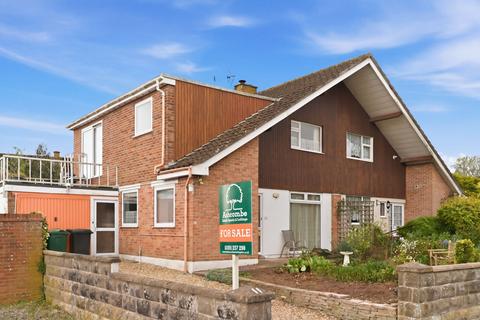 4 bed property, in Hampden Road, £299,950