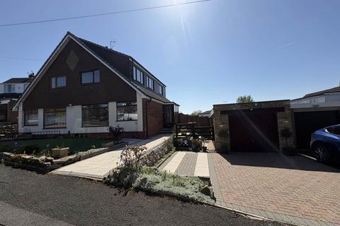 3 bed property, in Cotswold Drive, £300,000