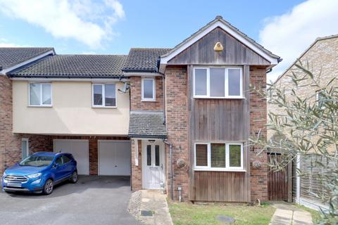 3 bed property, in Mayfield Grove, £475,000