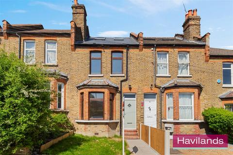 4 bed property, in Chelmsford Road, £700,000