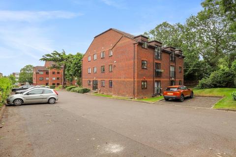 2 bed property, in Jasmine Grove, £275,000