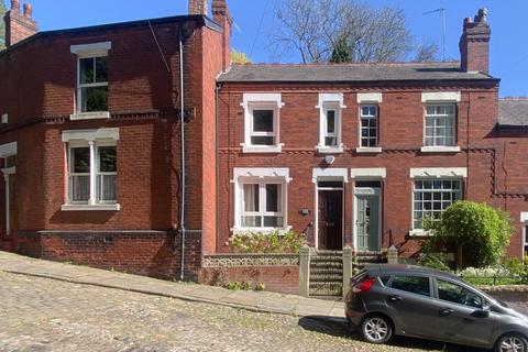 2 bed property, in Dodge Hill, £250,000
