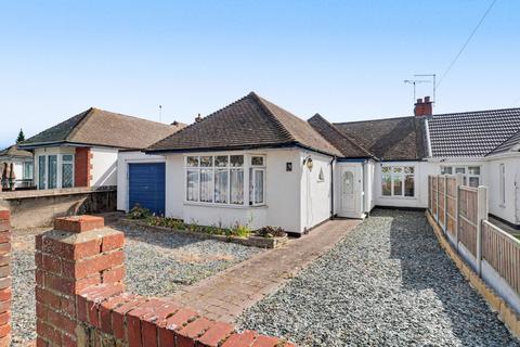 2 bed property, in Ashurst Avenue, £400,000