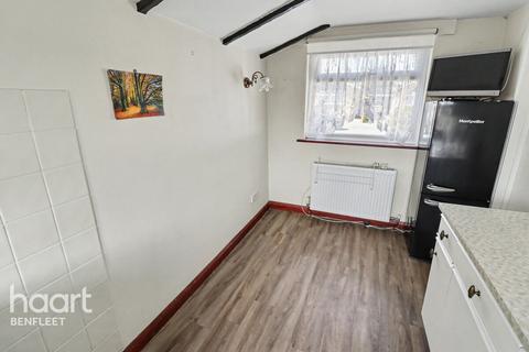 1 bed property, in Denham Road, £269,950