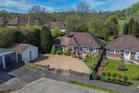 3 bed property, in Orchard Close, £600,000