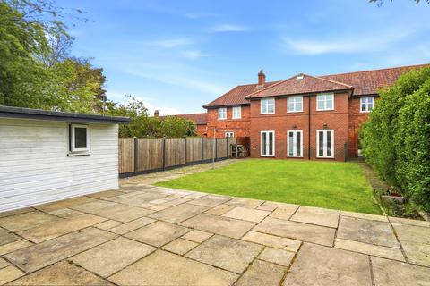 4 bed property, in Cherry Tree Avenue, £340,000