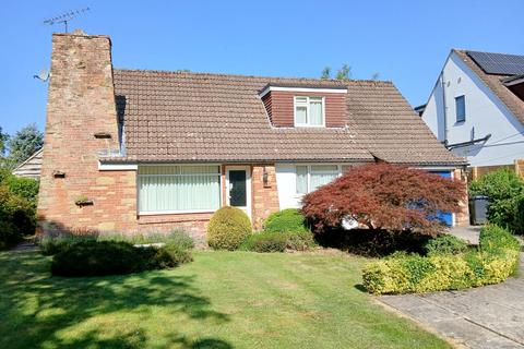 4 bed property, in Vicarage Hill, £690,000