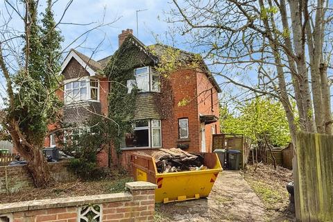 2 bed property, in Whiterow Park, £200,000
