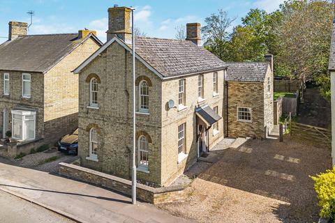4 bed property, in Ramsey Road, £425,000