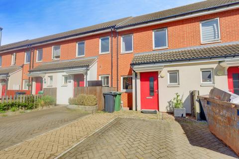 2 bed property, in Nightingale Grove, £300,000