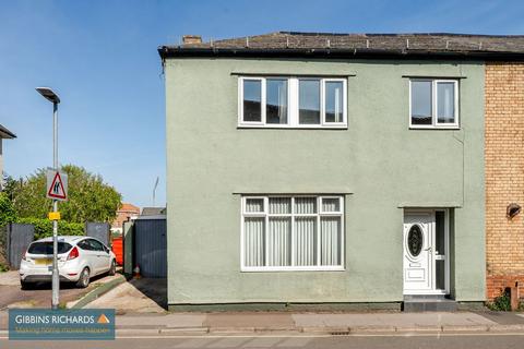 4 bed property, in Magdalene Street, £350,000