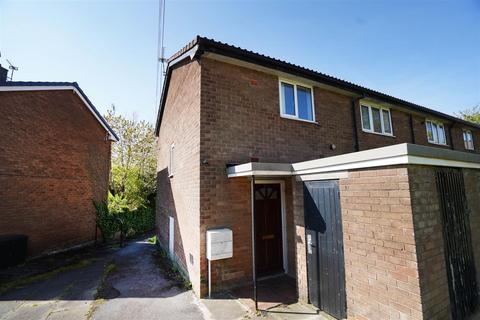 2 bed property, in Cherry Tree Way, £70,000
