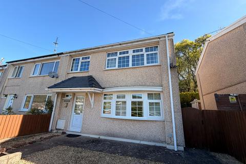 2 bed property, in Morien Crescent, £150,000