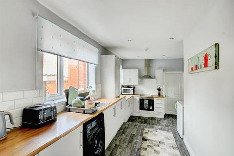 4 bed property, in Rawling Road, £170,000
