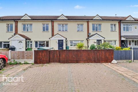 3 bed property, in Edinburgh Way, £290,000