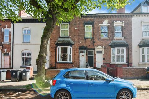 5 bed property, in Murdock Road, £325,000