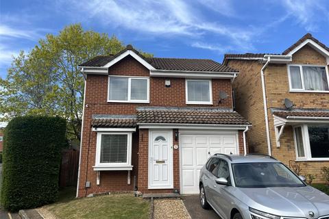 3 bed property, in Cavalier Close, £330,000