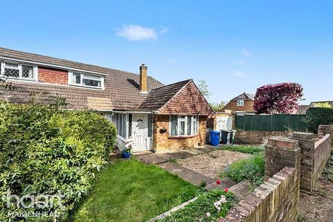 4 bed property, in Bridle Road, £500,000
