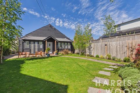 3 bed property, in Park Road, £450,000