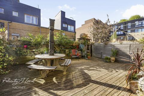 2 bed property, in Gransden Avenue, £1,150,000