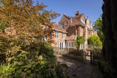 6 bed property, in Edenbridge Road, £1,500,000