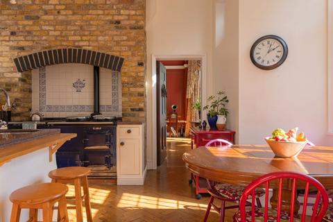 6 bed property, in Edenbridge Road, £1,500,000