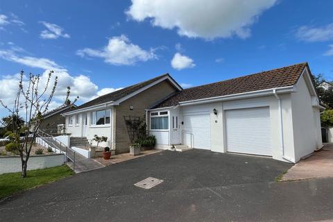 3 bed property, in Green Park Way, £490,000