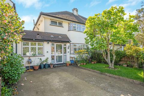 4 bed property, in Hospital Bridge Road, £780,000