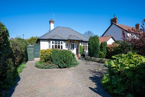 3 bed property, in Park Road, £395,000