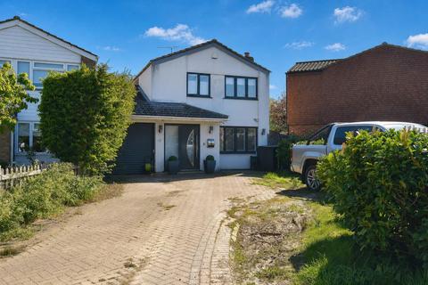 3 bed property, in Hillview, £450,000