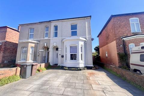 2 bed property, in Riding Street, £105,000