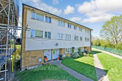 2 bed property, in Market Avenue, £230,000