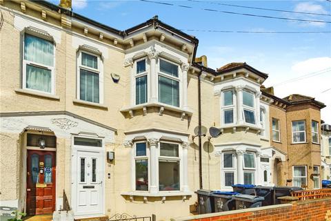 3 bed property, in Lucerne Road, £450,000