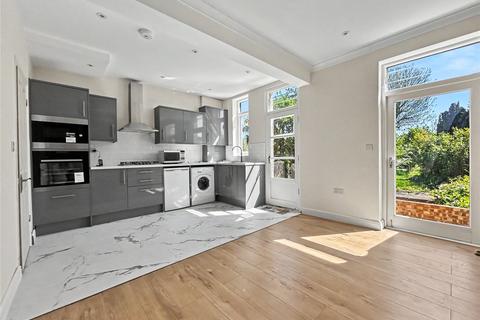 3 bed property, in First Avenue, £375,000