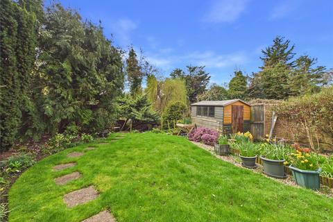 5 bed property, in Earlsmead, £600,000