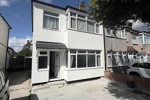 3 bed property, in Orchard Grove, £630,000