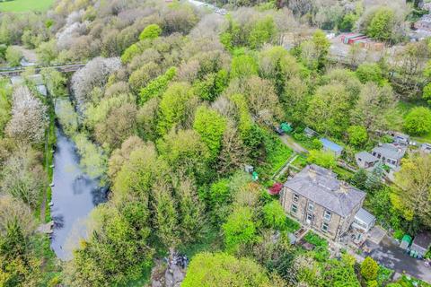 7 bed property, in Spen Lane, £1,000,000