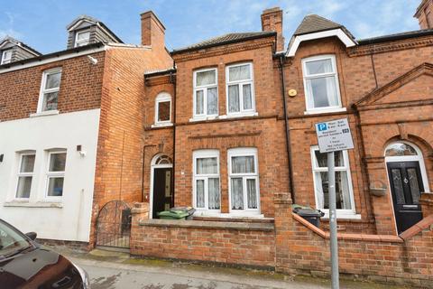 3 bed property, in Meadow Lane, £200,000