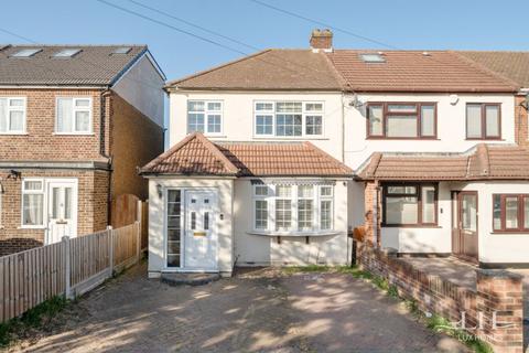 3 bed property, in Harlow Road, £400,000