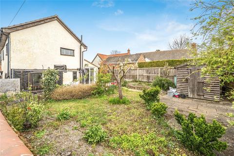 3 bed property, in Stow Road, £300,000