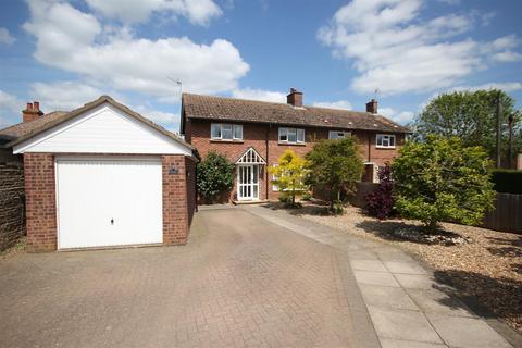 3 bed property, in High Street, £350,000