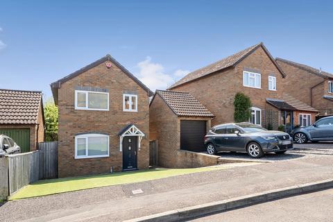 3 bed property, in Patrum Close, £349,950