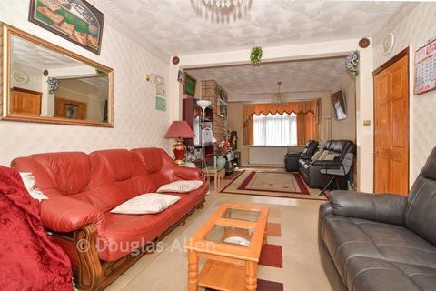 3 bed property, in Overton Road, £625,000