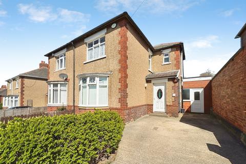 2 bed property, in Earls Drive, £160,000