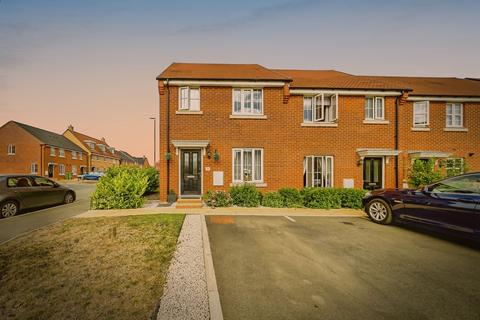 3 bed property, in Blue Rock Drive, £370,000