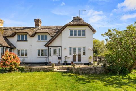 3 bed property, in Rollestone Road, £550,000
