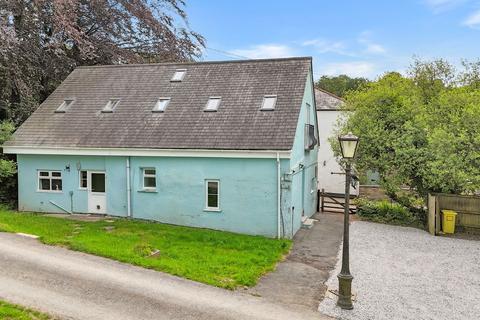 4 bed property, in Merrymeet, £275,000