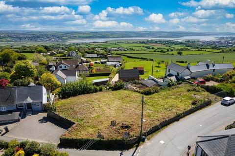 Land, in Littledean Hill Road, £150,000