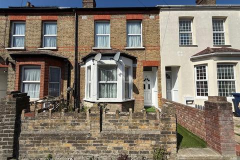 3 bed property, in Mount Avenue, £499,950