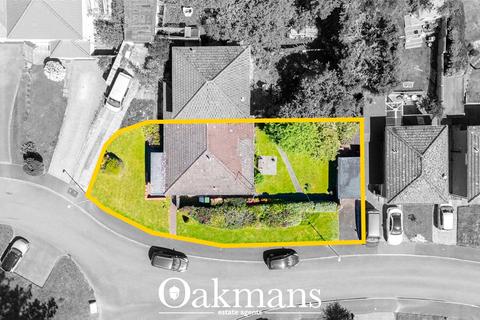 3 bed property, in Pine Grove, £380,000